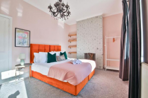 Elegantly Designed 3 Bed House with a Piano